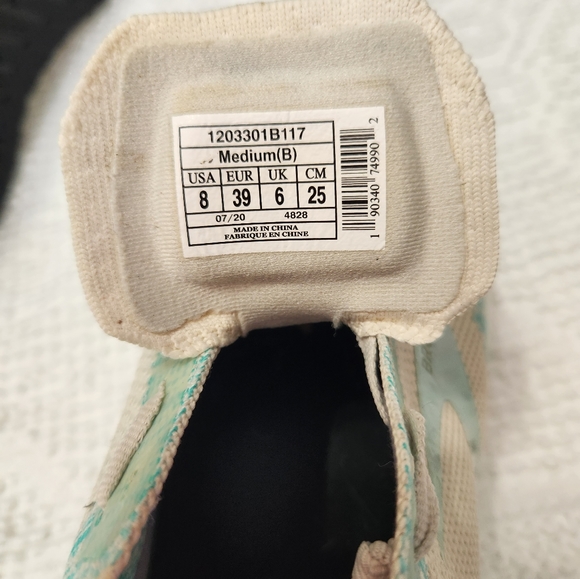 Brooks - Picture 2 of 4